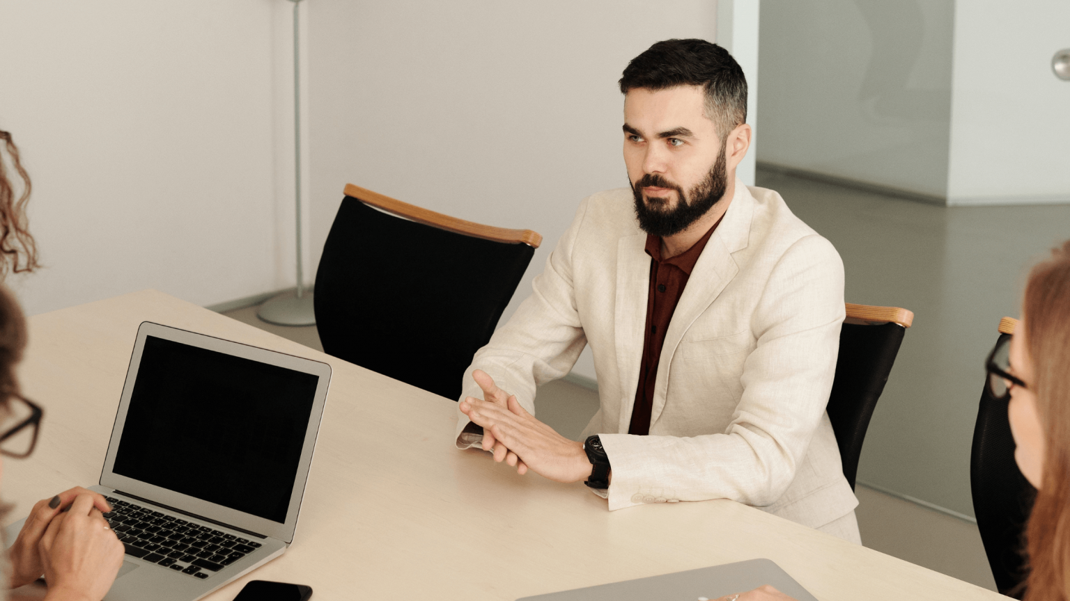 Body Language and Gestures: Everything you need to know for your upcoming Interview