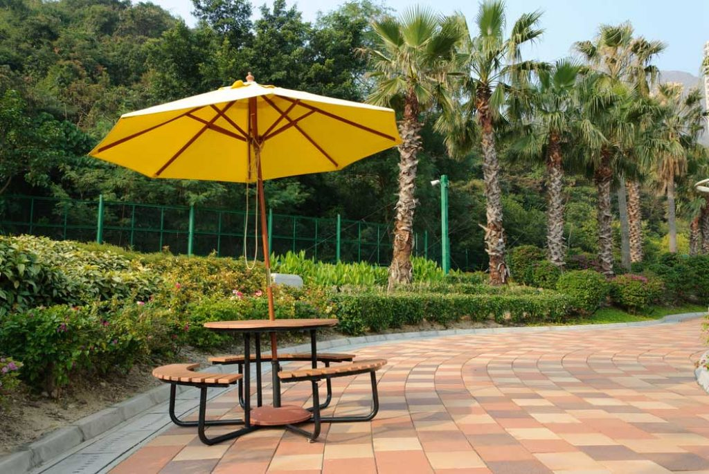 Best Outdoor Umbrellas for Wind - Treesindoor