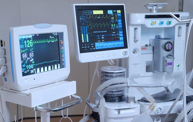 Patient Temperature Management Systems should have features such as automatic switch-off, high temperature alarm, low temperature alarm, battery backup facility