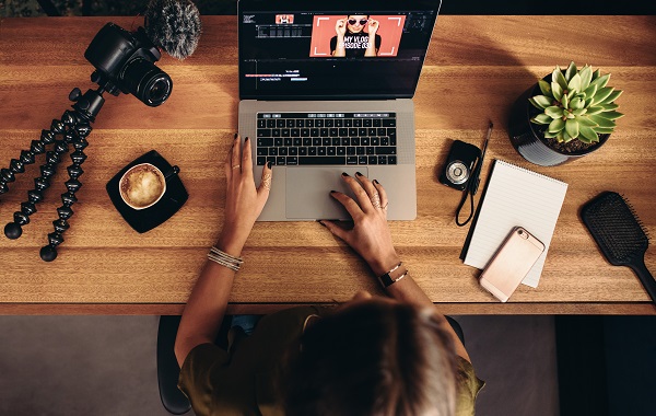 How to become an influencer and make money