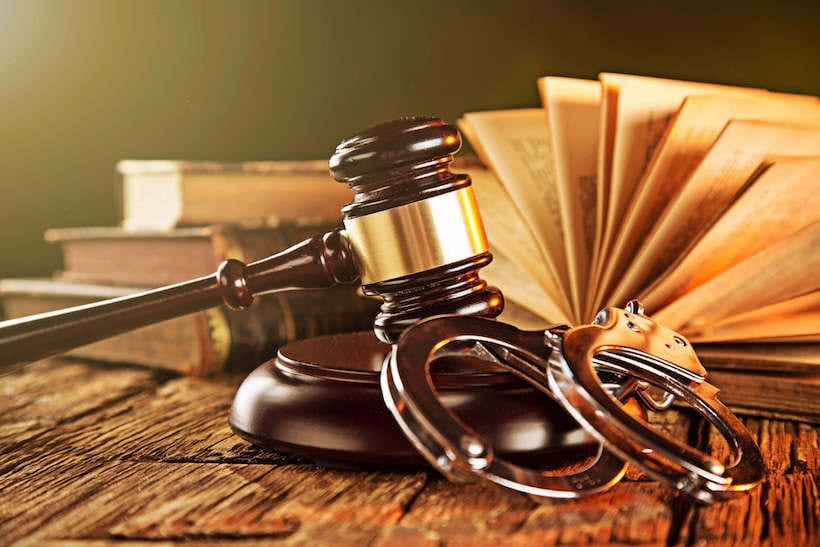 You Can Enjoy These Benefits When You Hire The Best Criminal Defence Lawyer