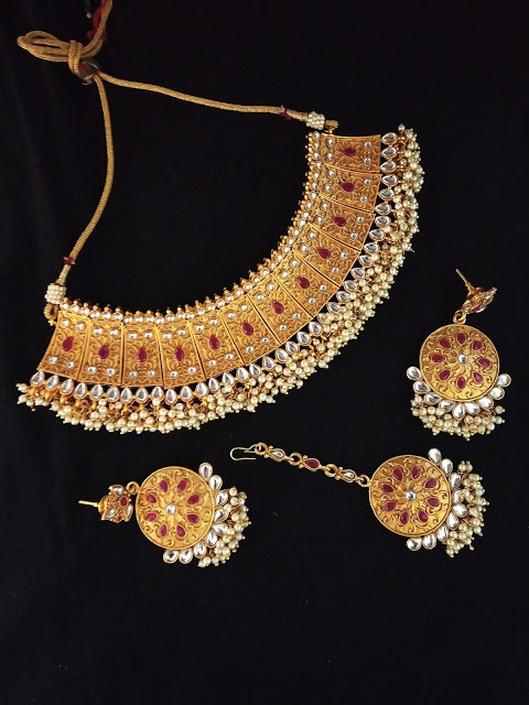 What are imitation jewellery wholesale stores?