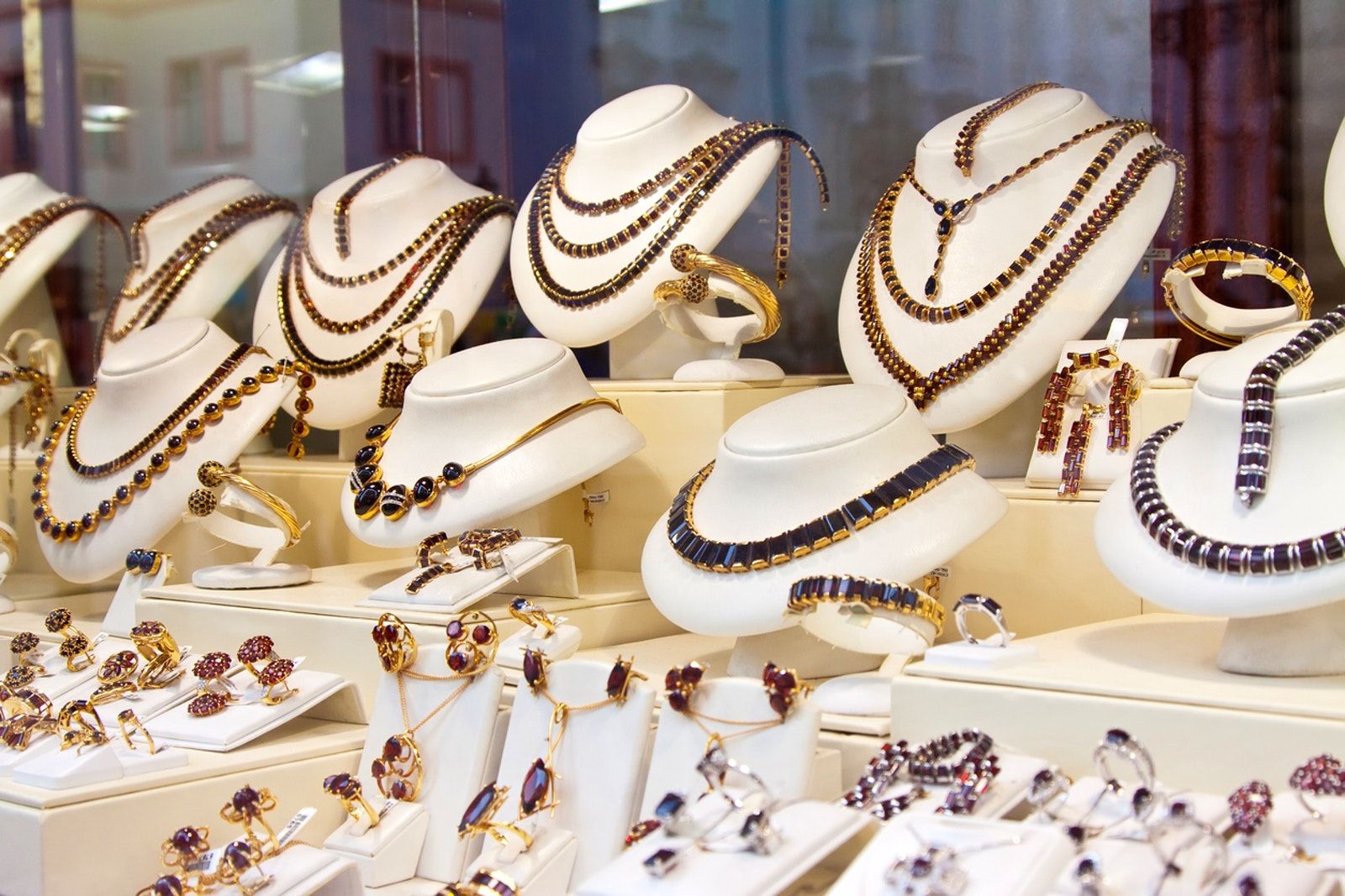 Luxury Jewelry: A Symbol of Status, Style and Sophistication