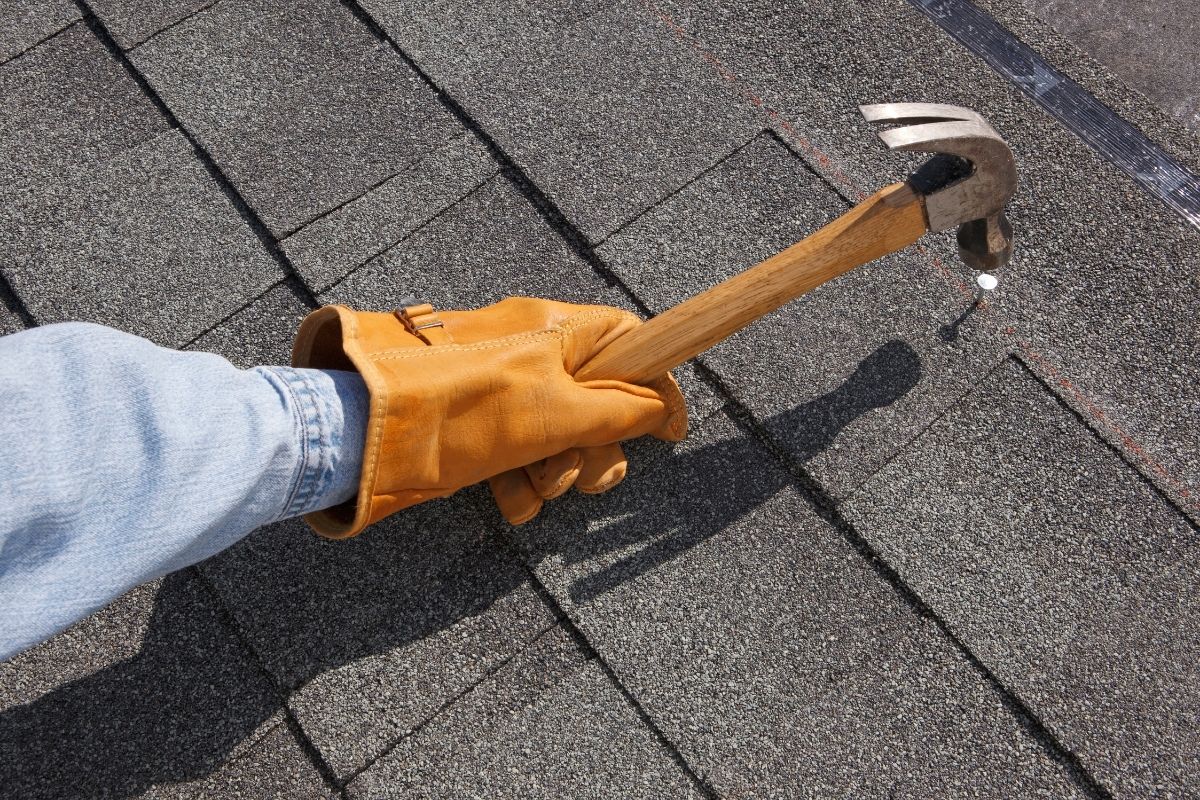 What are the advantages of hiring professional roofers near me?