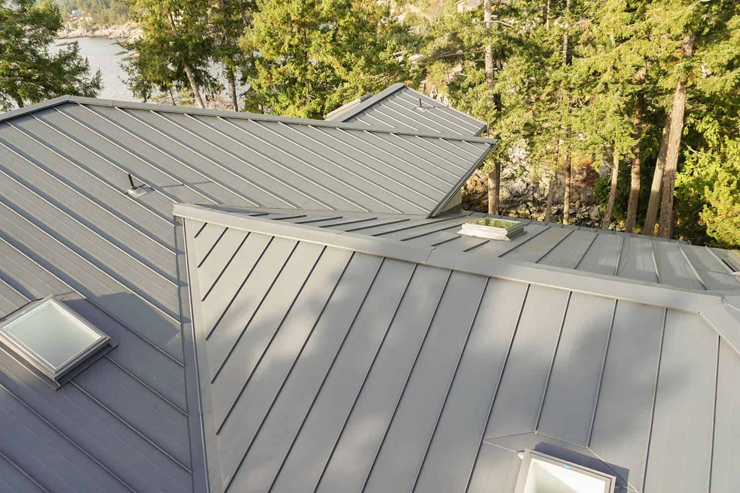 Choose the best Metal roof installation services in Tampa, FL