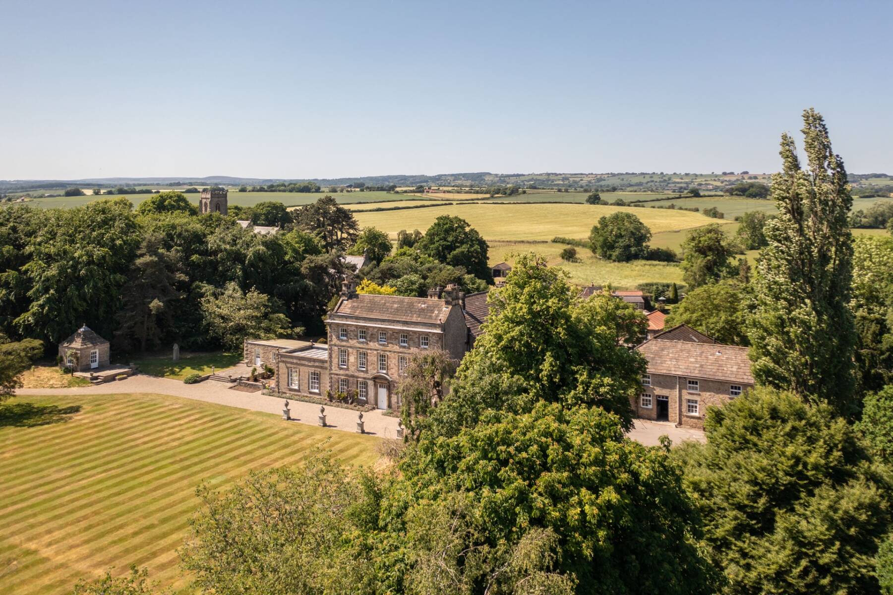 Top Weekend Retreat Venue Hire Options in the UK for Wellness & Creative Escapes