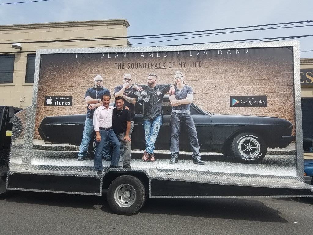 Digital mobile advertising truck
