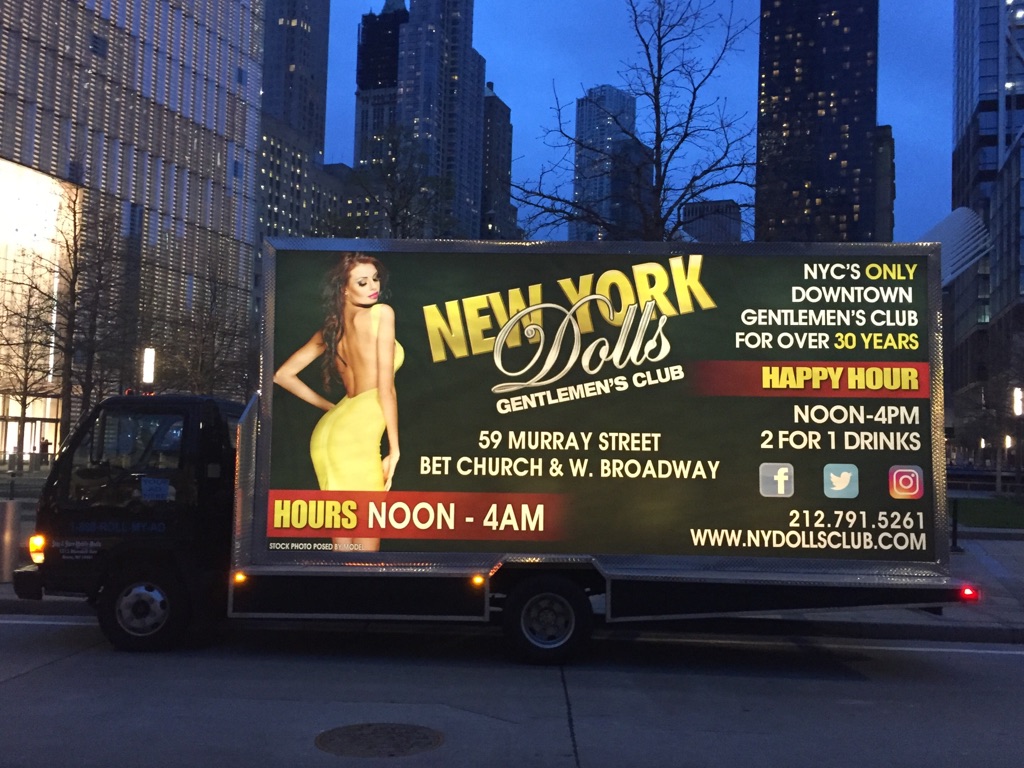 Digital mobile advertising truck