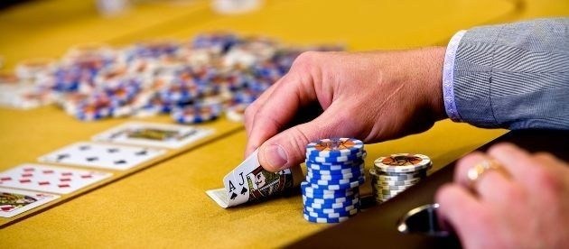 Effective Points to Avoid Mistakes Playing Poker Online