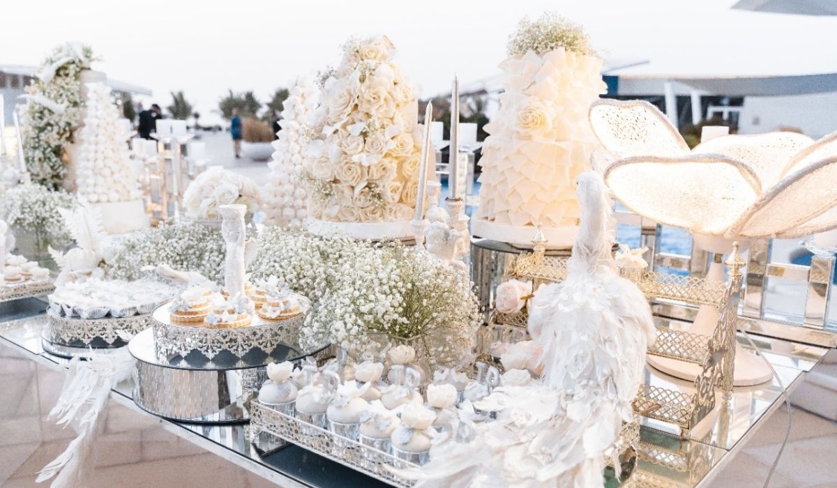 What are the reasons to approach a wedding planner?