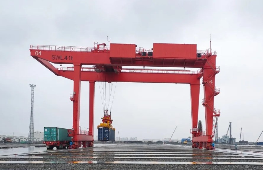 The Power and Versatility of a 41-ton Rail-Mounted Gantry Crane
