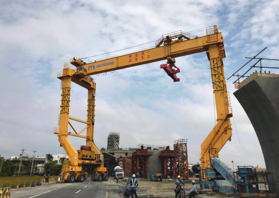 The Role of Straddle Carrier Gantry Cranes in Bridge Construction