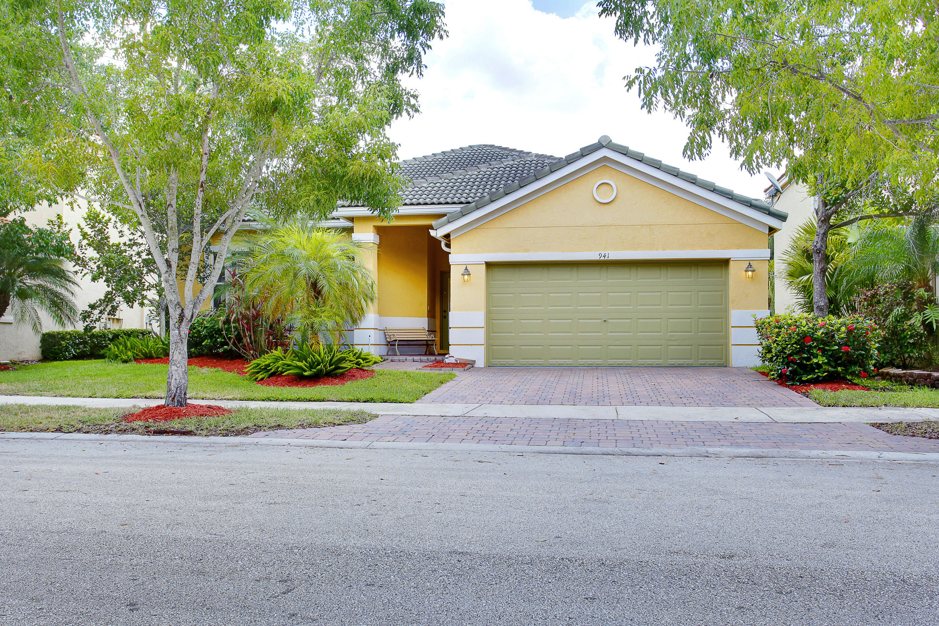 Contact the Best Real Estate Agent in Pembroke Pines!