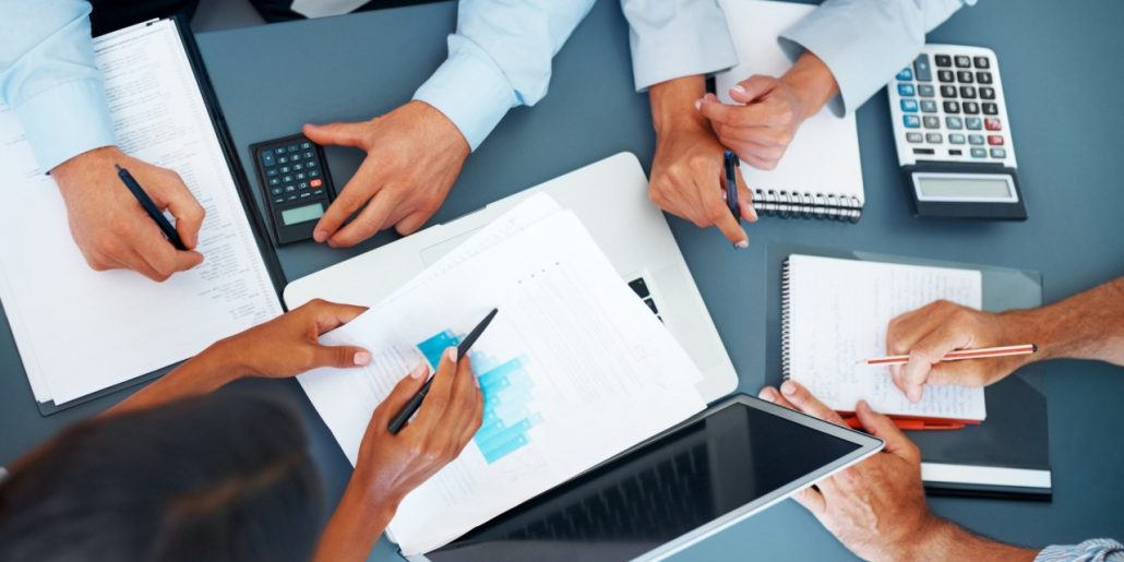 Get to Know the Pros and Cons of Outsourcing Bookkeeping