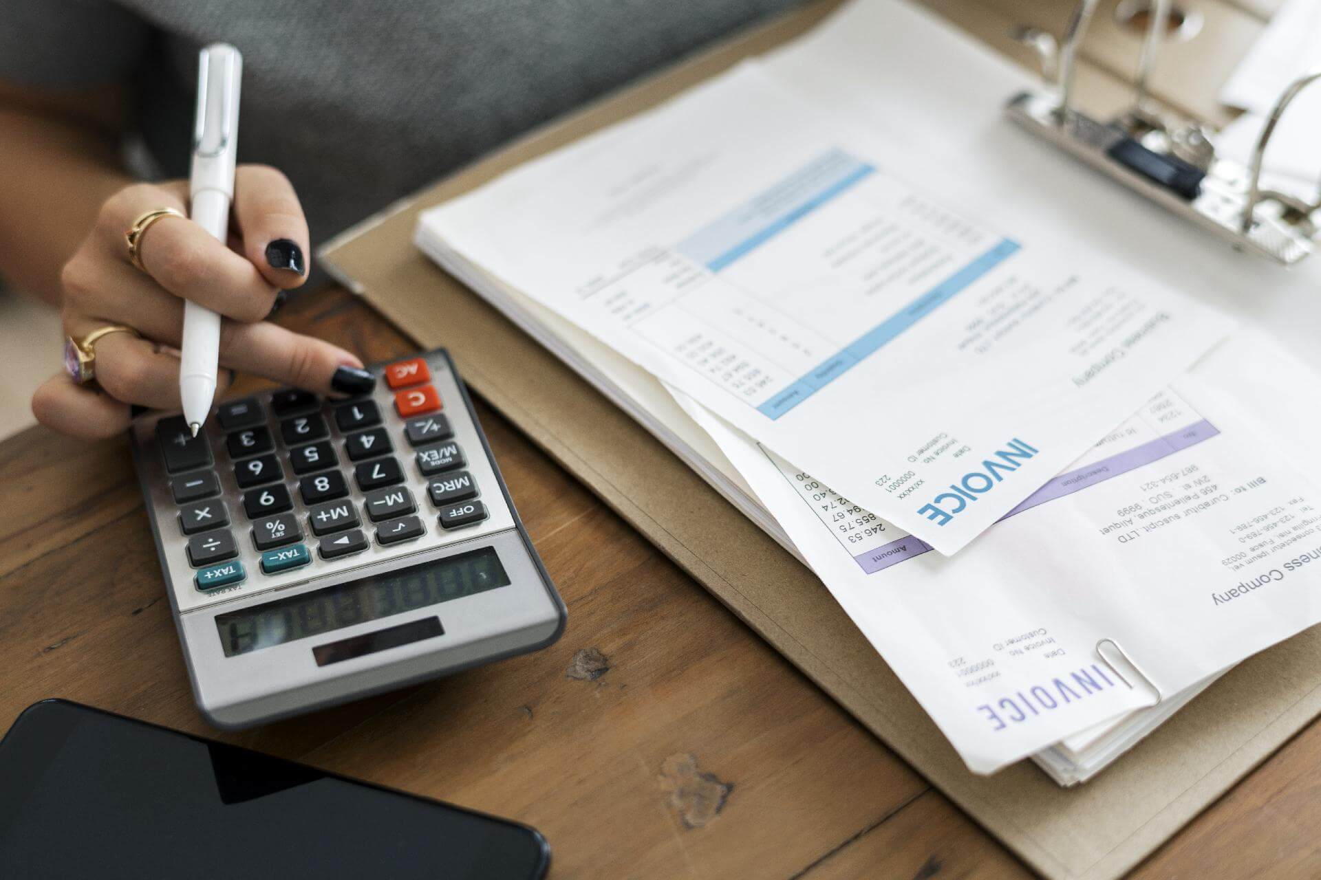 What Are The Benefits To Hiring Bookkeeping Services?