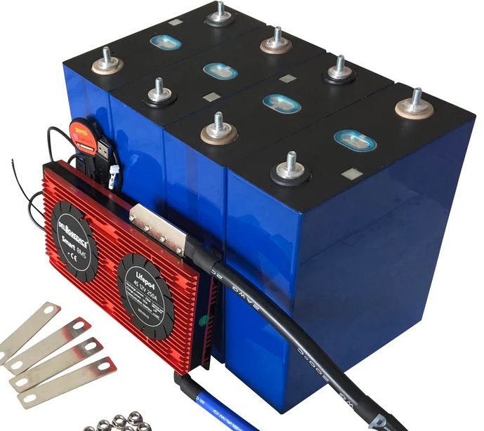 LiFePO4 BMS 12V EVE 304AH LiFePO4 3.6 KWH Battery Pack Kit.