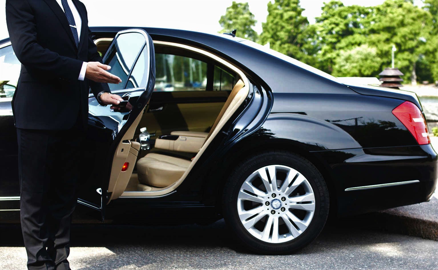 Travelling in style and comfort is made possible by using a car service.