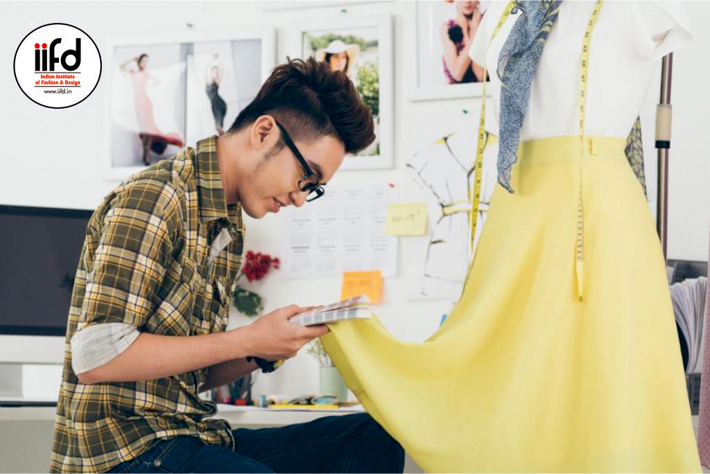Fashion Designer Career - Hubs and Trends
