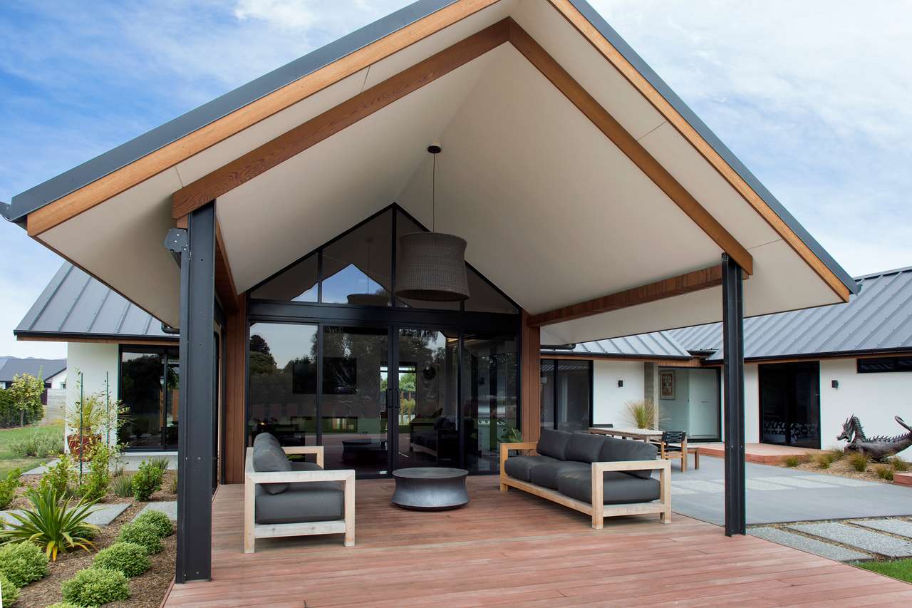 Top Reasons Why Choosing Local Builders for Home Renovations 