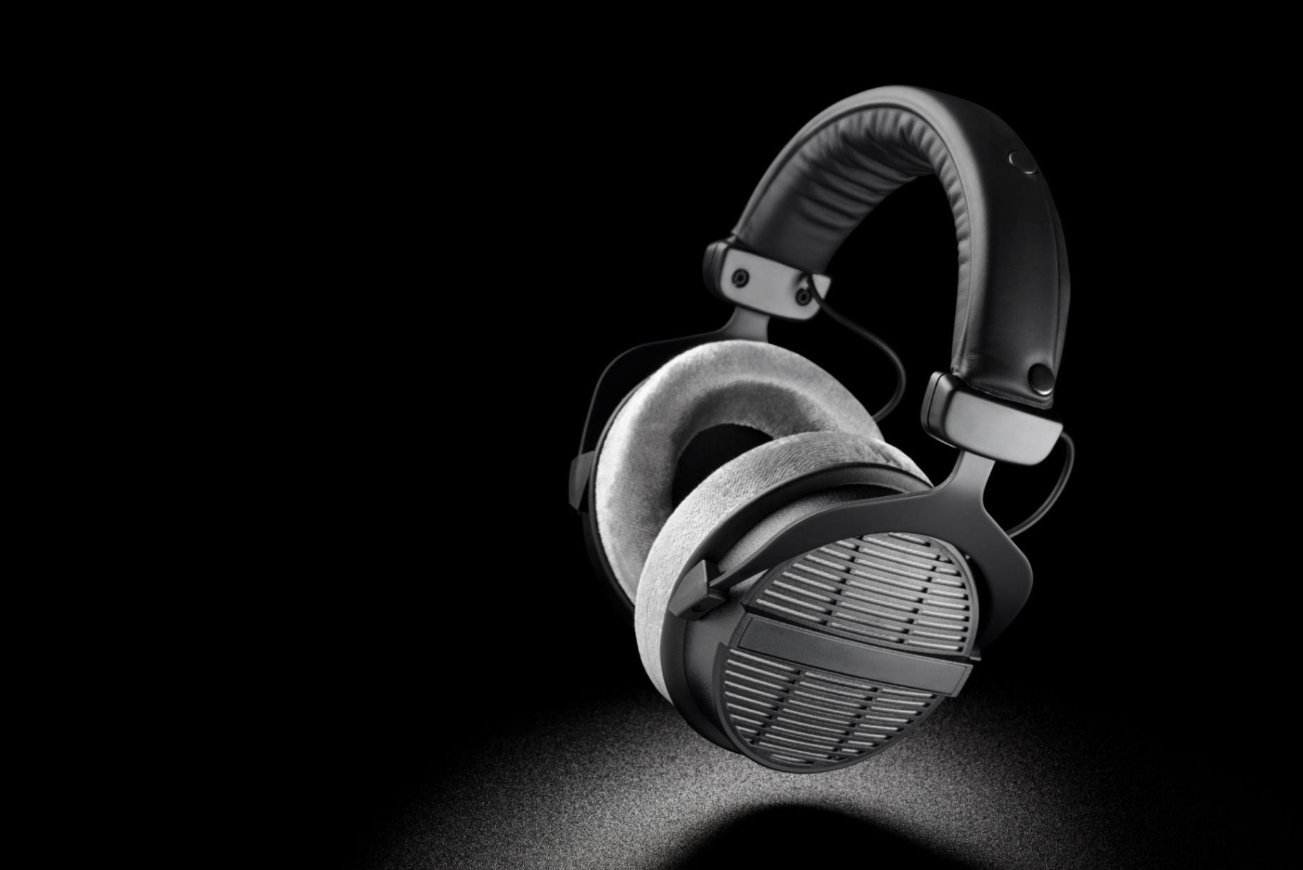What are Open Back Headphones? And How They Compare to All Other Headphones - Audio Egghead