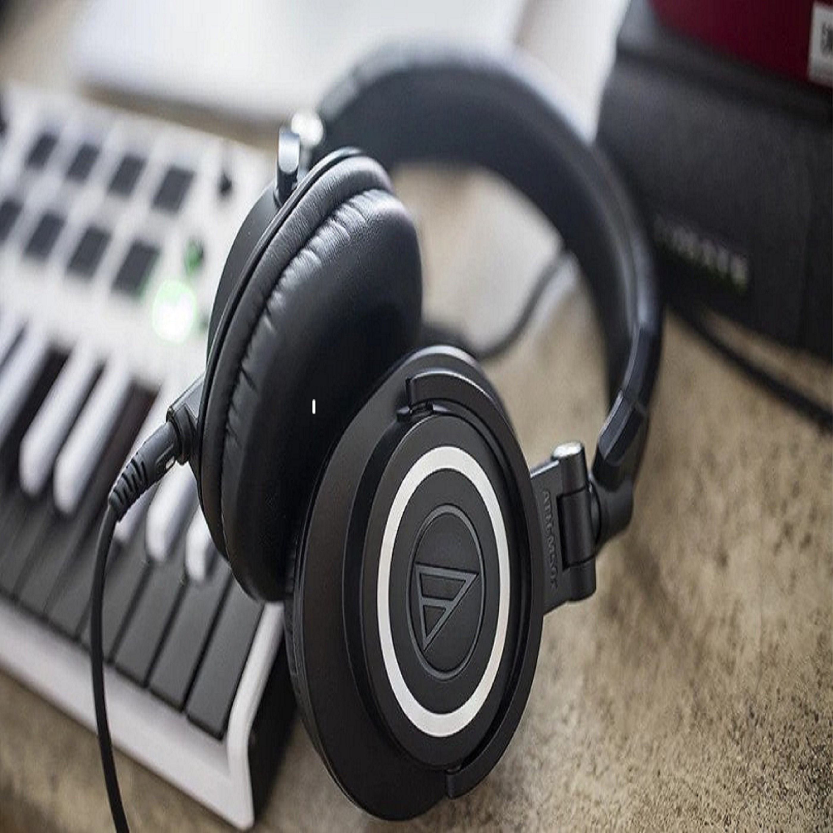 10 Best Headphones Under 1000 Dollars - Audio Egghead