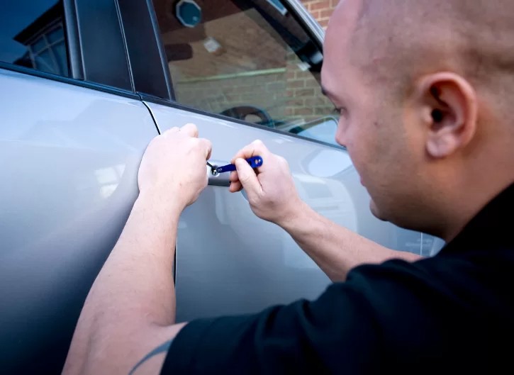 What Are the Services Offered by a Car Locksmith?