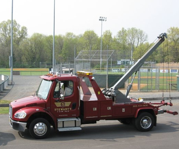 Reasons for Getting Between Heavy-Duty and Light-Duty Towing Truck
