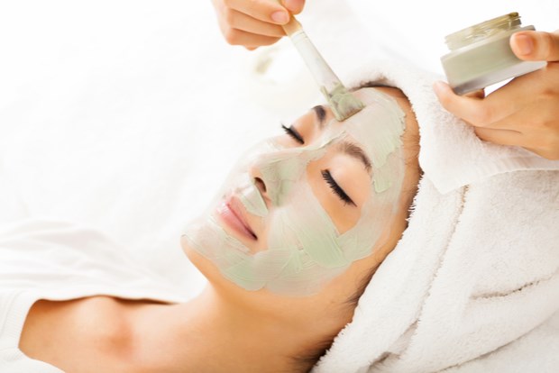How to Get the Perfect Beauty Parlour Services in South Mumbai