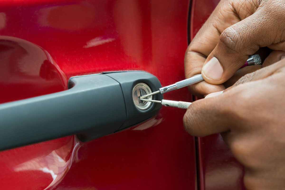Why Worry When You Have Car Locksmiths In An Emergency?