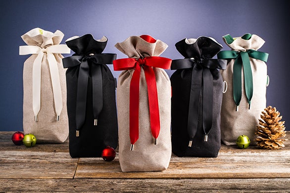 Why Should You Purchase Reusable Fabric Gift Bags?