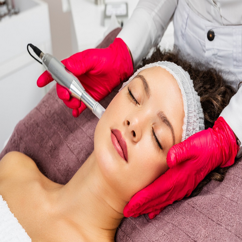 The Pros and Cons of HydraFacial or Microneedling: Does It Really Beat the Competition?