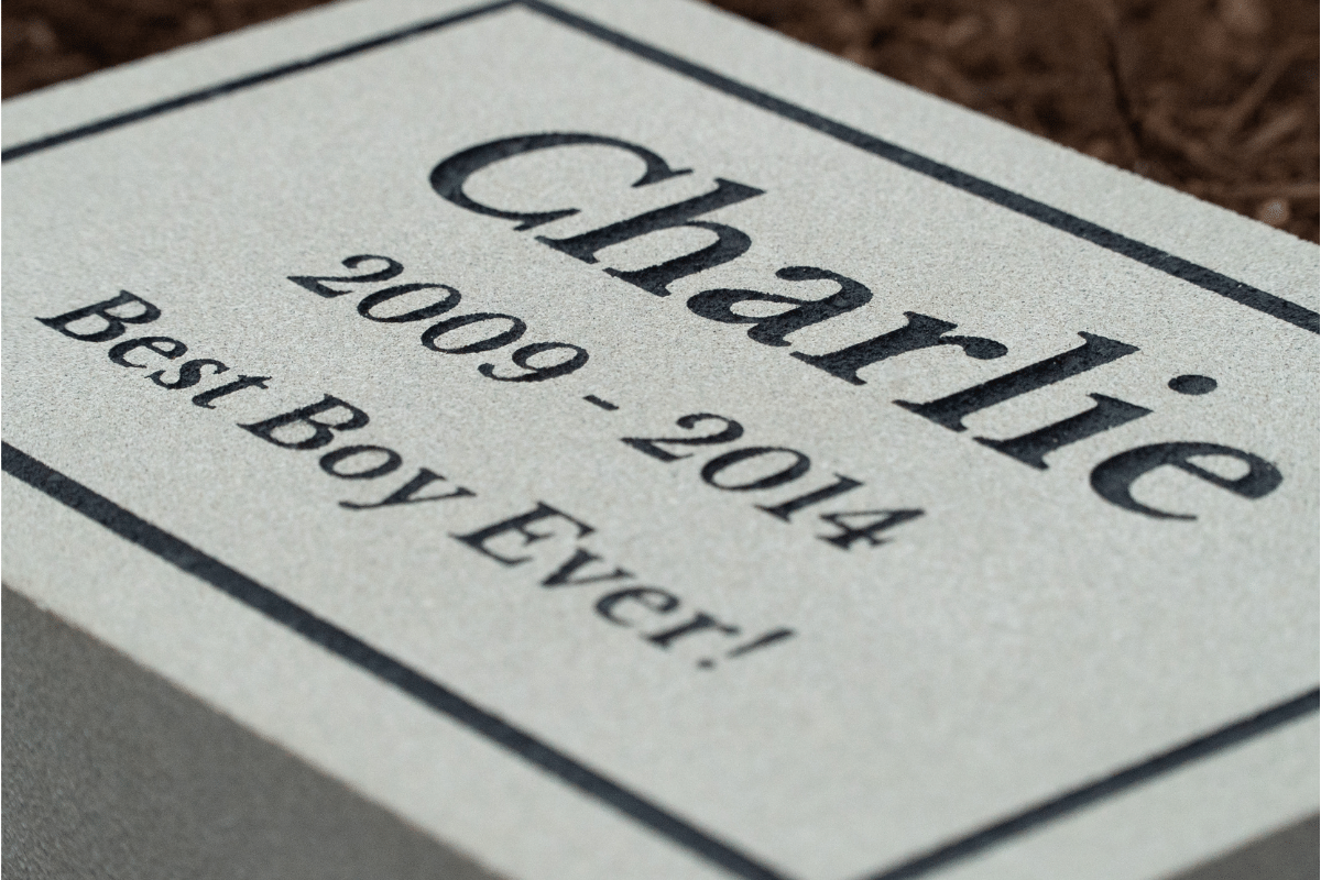 Horse memorial stones