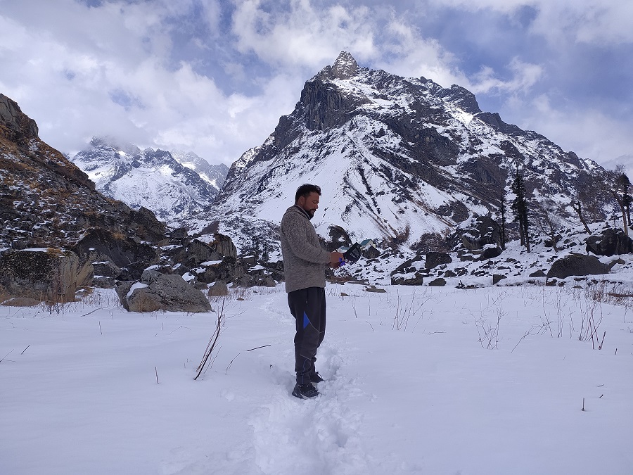 Is Laka Glacier trek difficult?