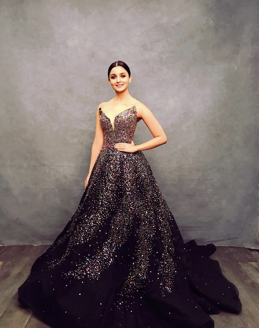 10 Party Wear Dress for Girls by Bollywood that will make you look like a Diva