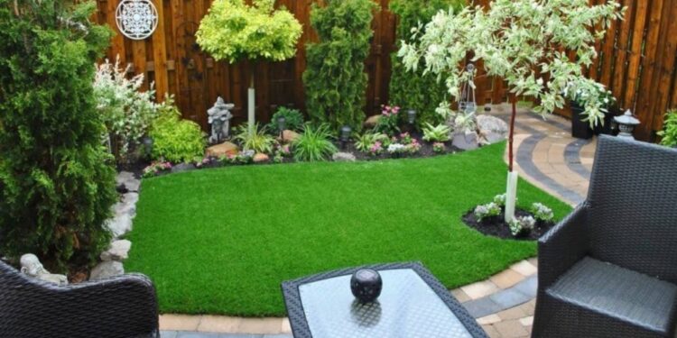 14 Small Backyard Turf Ideas for 2022