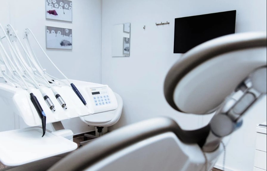 5 Tips To Choose The Best Implant Dentist In South Delhi