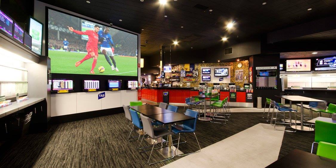 The Golden Nugget Hotel: Melbourne's Premier Sports Bar and More