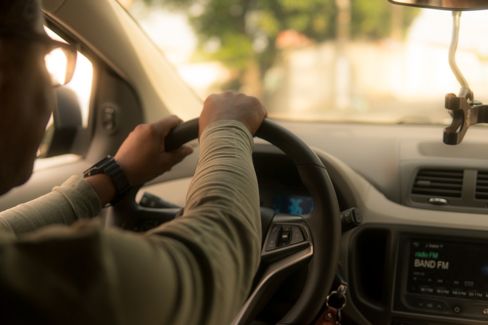 How can we find a car rental in Dubai?