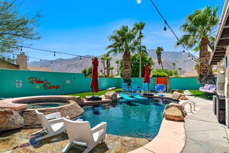 Can You Get Last-Minute Top Rated Vacation Homes in Palm Springs?