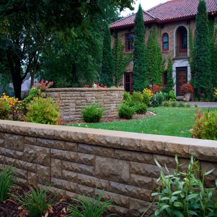 Moises Pizana Hardscapes Excels in Retaining Wall Installation Grapevine