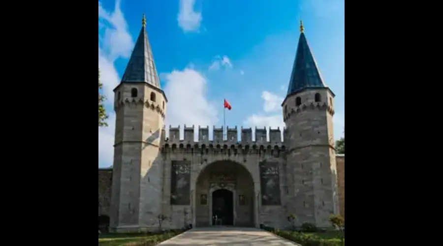 Exploring the Wonders of Topkapi Palace: Istanbul's Majestic Ottoman Jewel