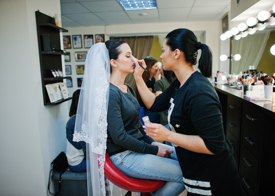 How to hire the staff for your beauty services salon?