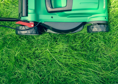 Get finest lawn mowing service with LawnGuru app clone