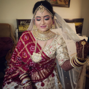 TIPS FOR BOOKING A MAKEUP ARTIST FOR YOUR WEDDING DAY