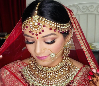 Advantages of Hiring Professional Makeup Artists for Weddings