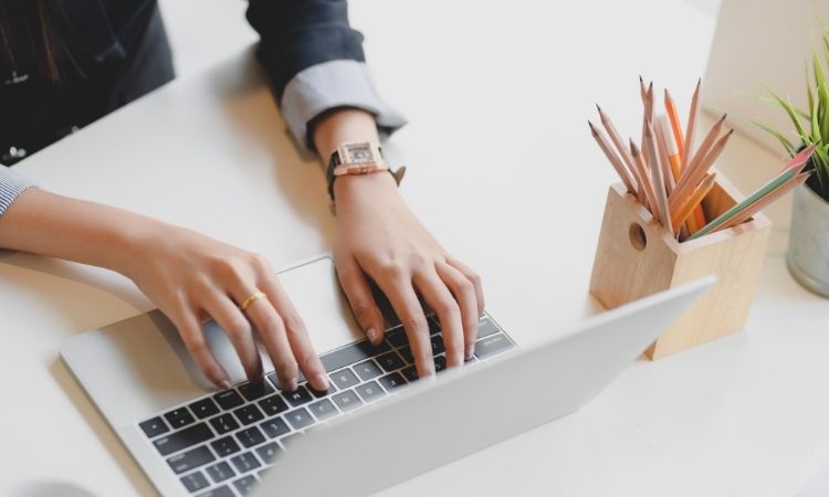 Let's Take A Look At The Benefits And Drawbacks Of Online Courses