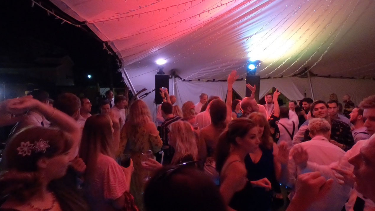 How To Hire The Right Wedding DJ For Your Special Day?