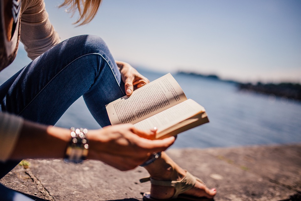 The Do and Dont of Writing a Literature Review for a Research Paper - A Practical Guide for 2021 