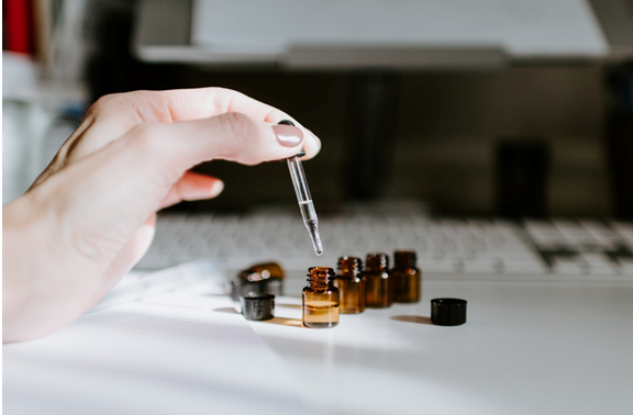 3 Best Essential Oils Which Can Be an Excellent Solution for Fading Acne Scars