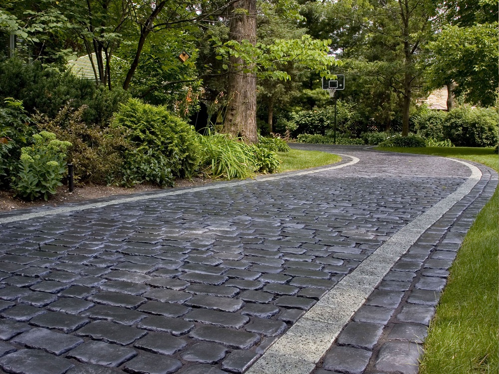 A Guide for Choosing Outdoor Bluestone Pavers for Your Home